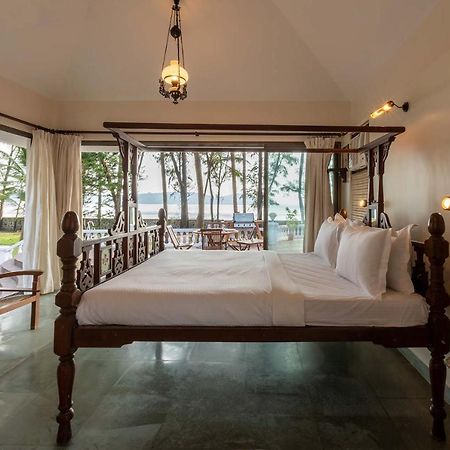 Casa Del Mer By Stayvista - Nearby Beach With, Sea-View Rooms & Coconut Farm Алибаг Экстерьер фото