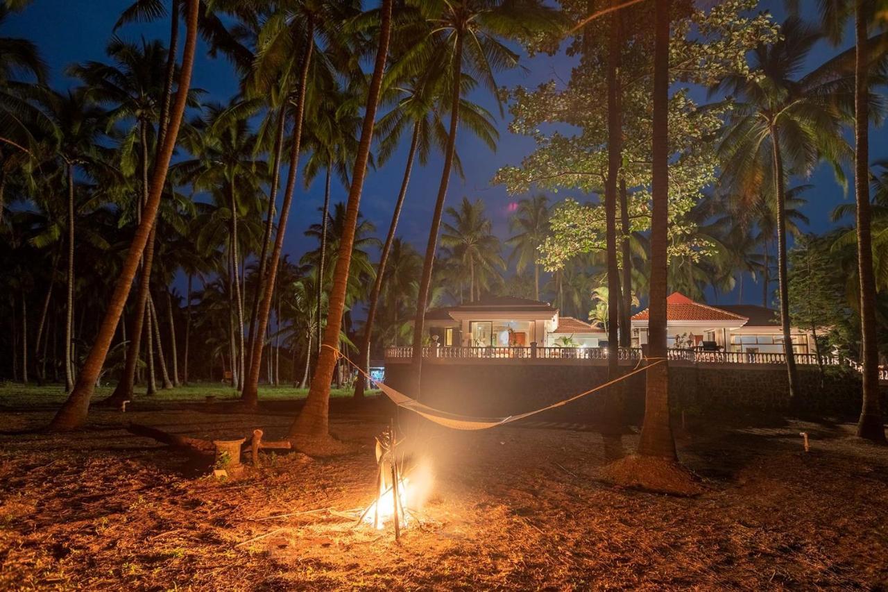 Casa Del Mer By Stayvista - Nearby Beach With, Sea-View Rooms & Coconut Farm Алибаг Экстерьер фото