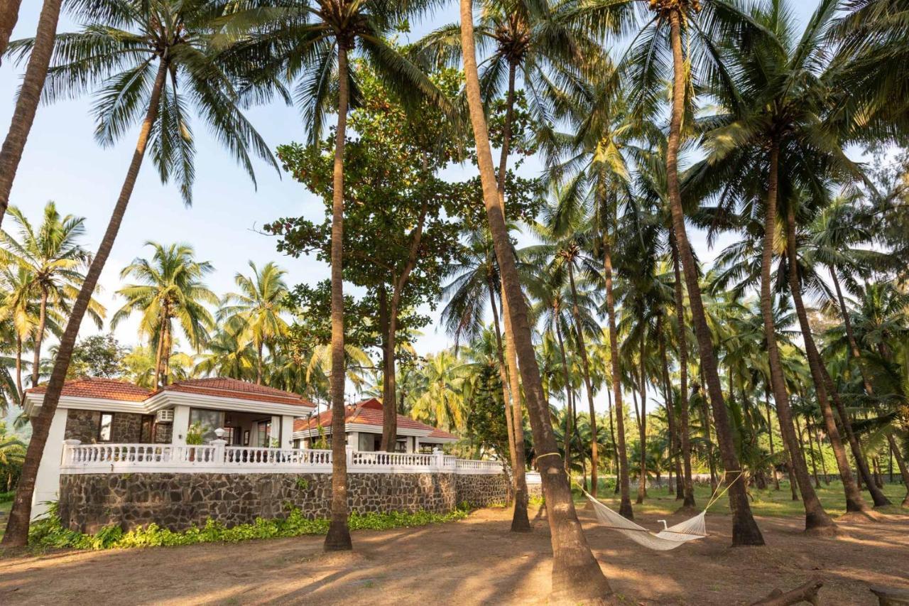Casa Del Mer By Stayvista - Nearby Beach With, Sea-View Rooms & Coconut Farm Алибаг Экстерьер фото