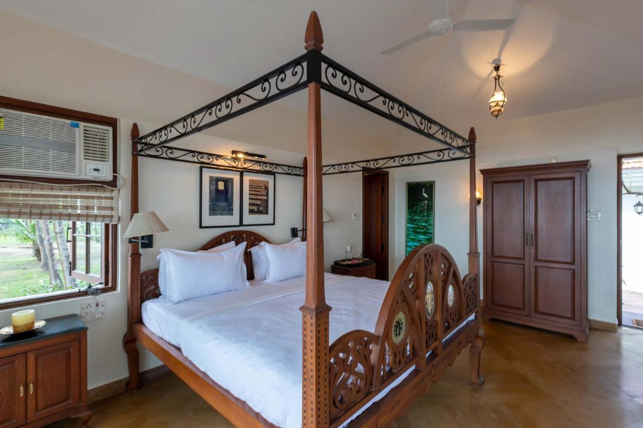 Casa Del Mer By Stayvista - Nearby Beach With, Sea-View Rooms & Coconut Farm Алибаг Экстерьер фото