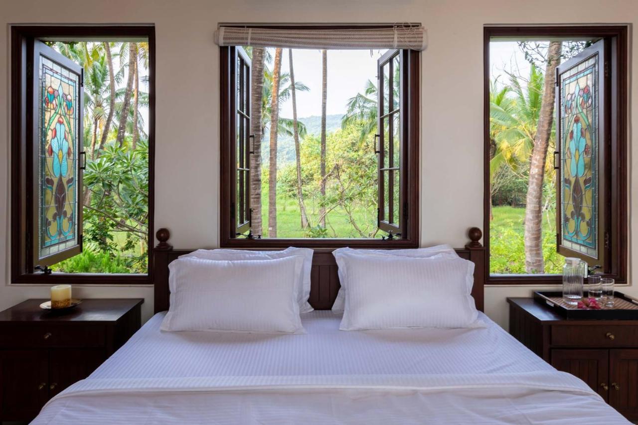 Casa Del Mer By Stayvista - Nearby Beach With, Sea-View Rooms & Coconut Farm Алибаг Экстерьер фото