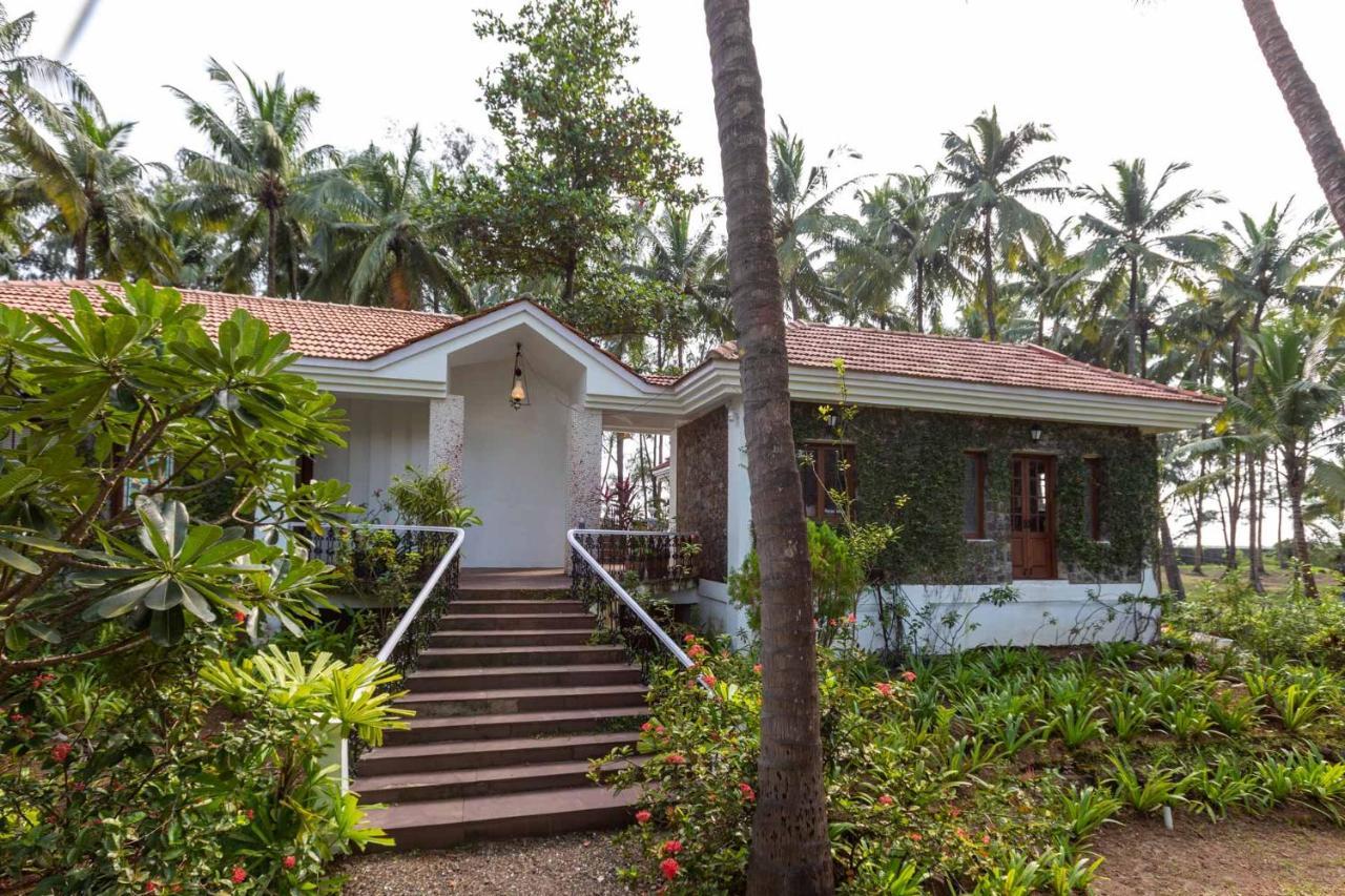 Casa Del Mer By Stayvista - Nearby Beach With, Sea-View Rooms & Coconut Farm Алибаг Экстерьер фото